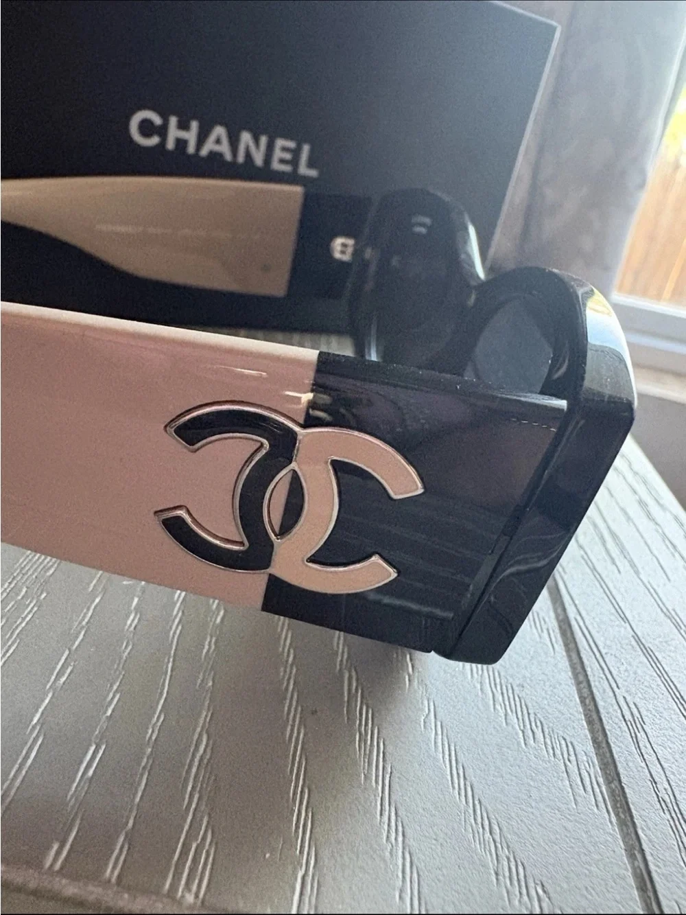 CHANEL Black Sunglasses with Beige Logo Temples Polarized NEW